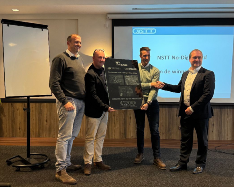 A.Hak neemt NSTT No-Dig award in ontvangst