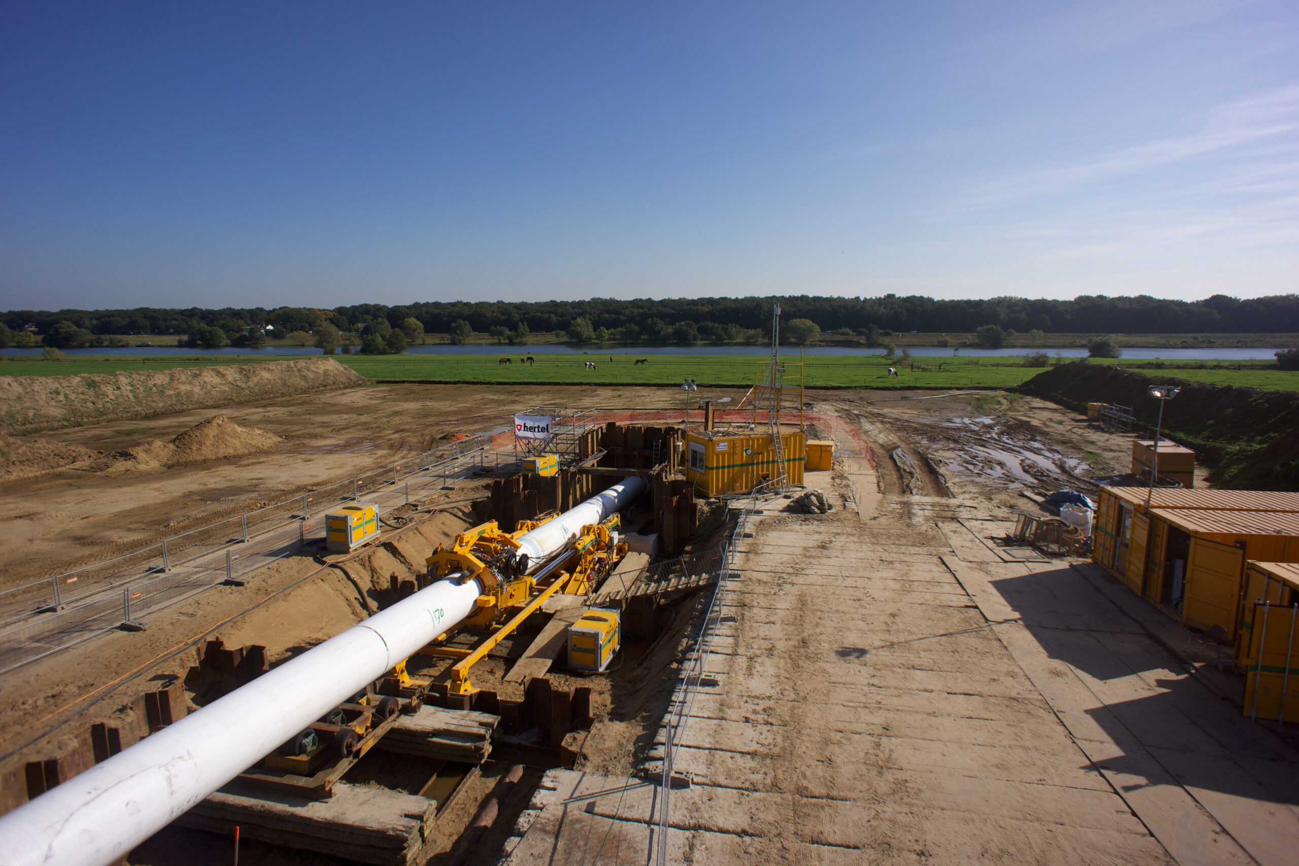 Direct pipe drilling beneath the Meuse in Limburg - A.Hak